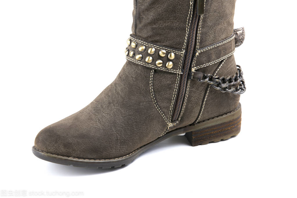 棕色皮革蛇蝎靴 野性與優(yōu)雅的時尚融合